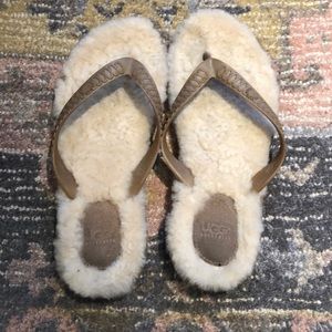 Ugg flip flops